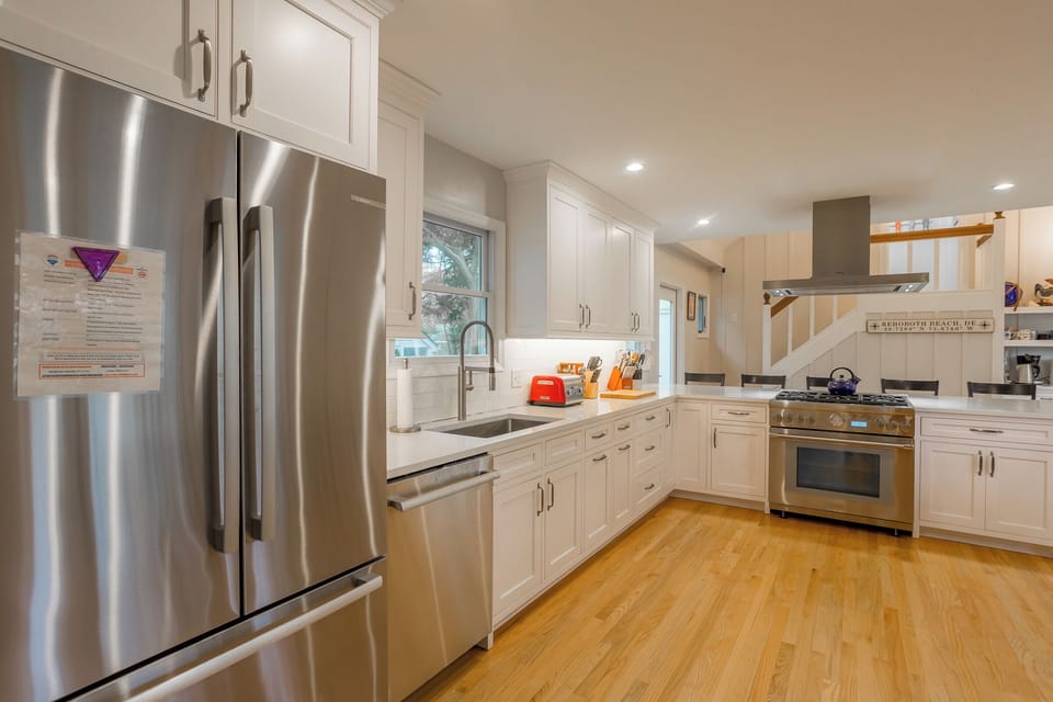 Beautiful and Spacious Kitchen