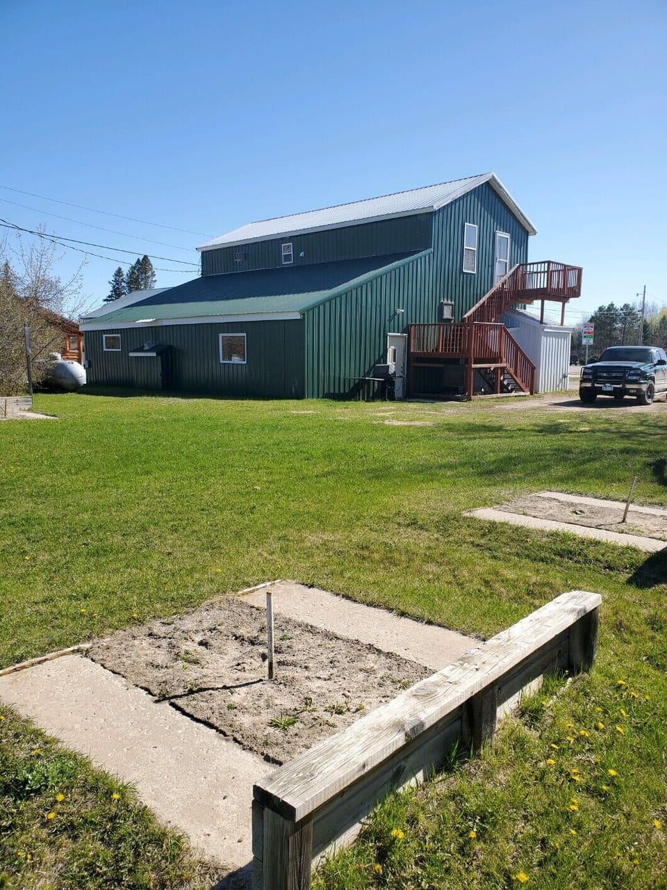 Back yard with 2 horseshoe pits.