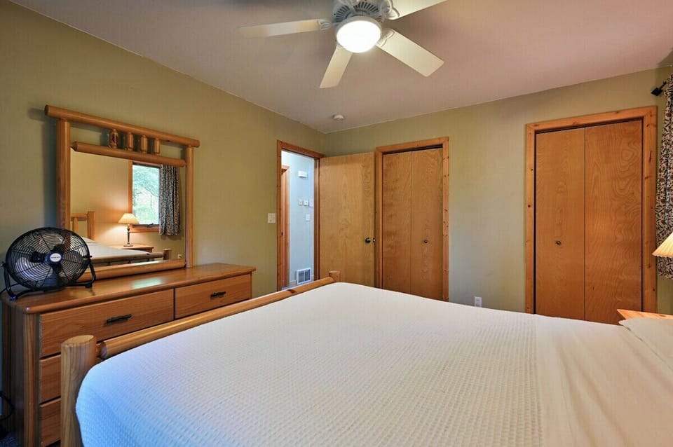 Bedroom 1 has a queen size bed.