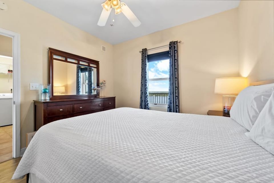 Crystal Tower 1907 Bedroom 2 with Queen Bed