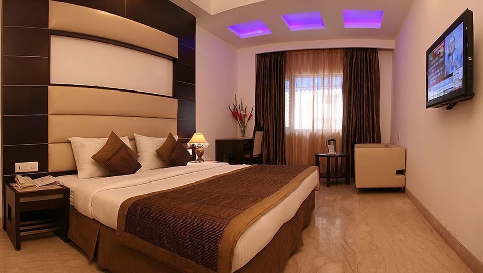 Family Suite | In-room safe, desk, blackout drapes, iron/ironing board