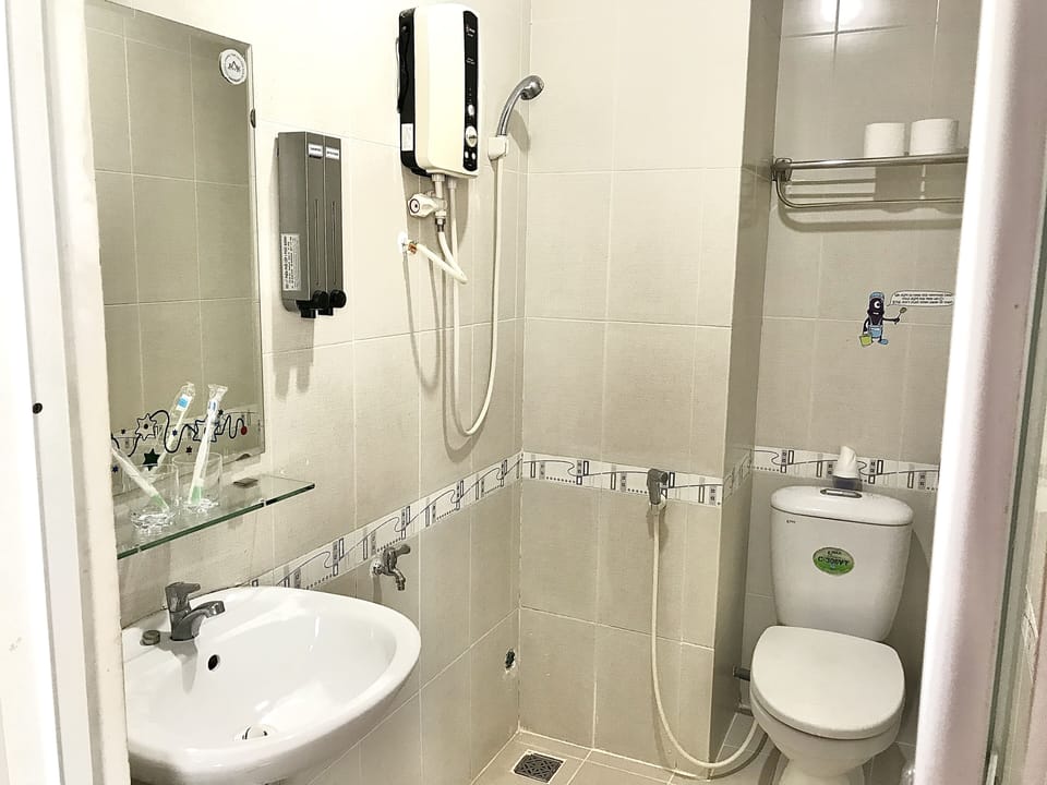 Shower, free toiletries, slippers, bidet