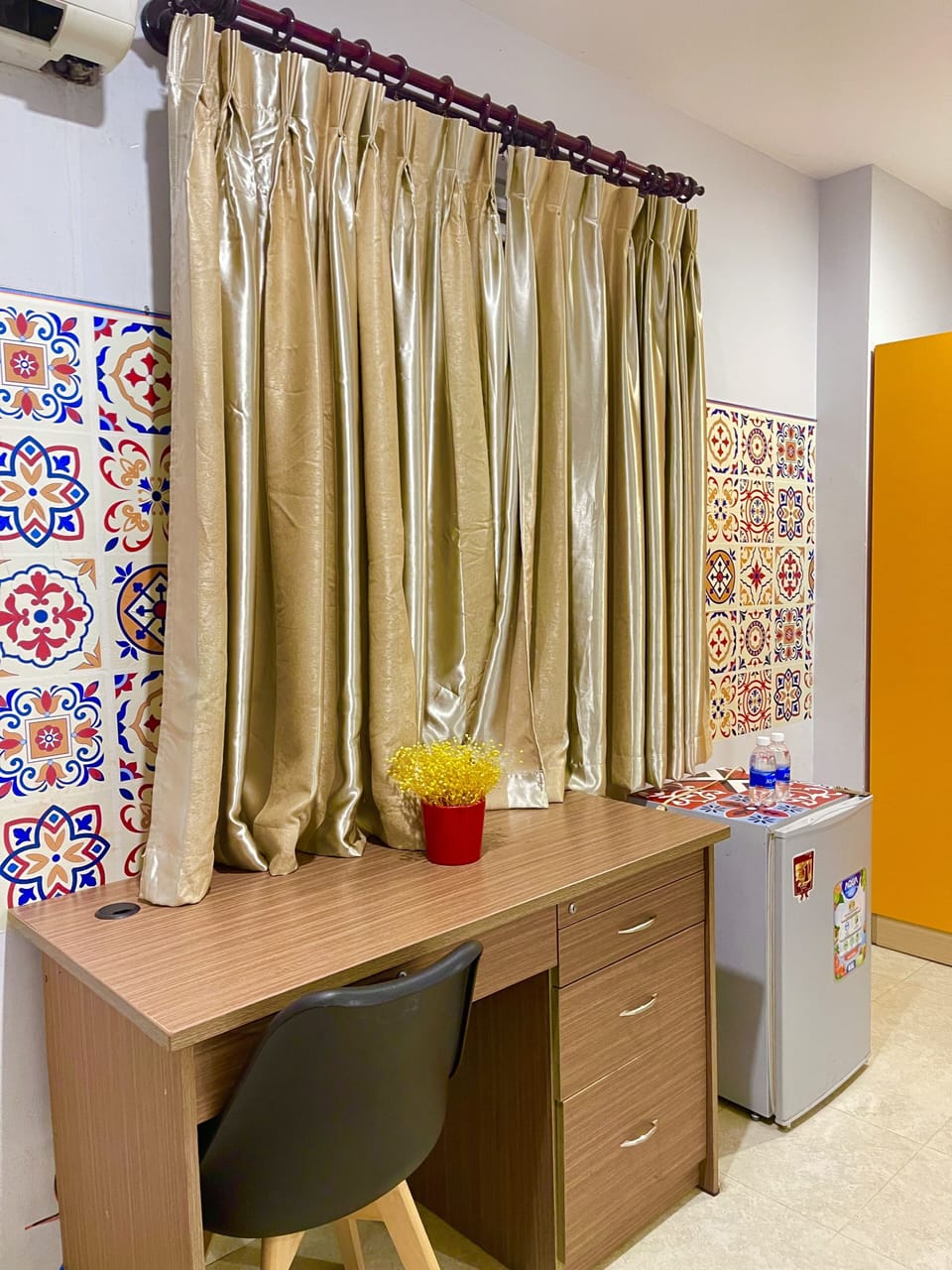 Standard Twin Room | Pillowtop beds, minibar, desk, blackout drapes