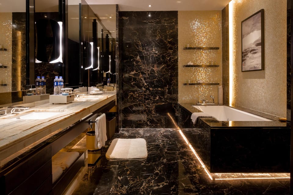 Presidential Suite | Bathroom | Separate tub and shower, deep soaking tub, rainfall showerhead