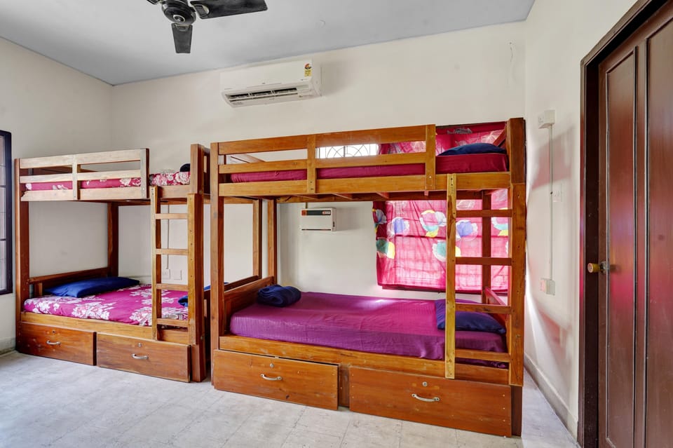 Comfort Shared Dormitory, Mixed Dorm, Air conditioning | In-room safe, individually furnished, iron/ironing board, free WiFi