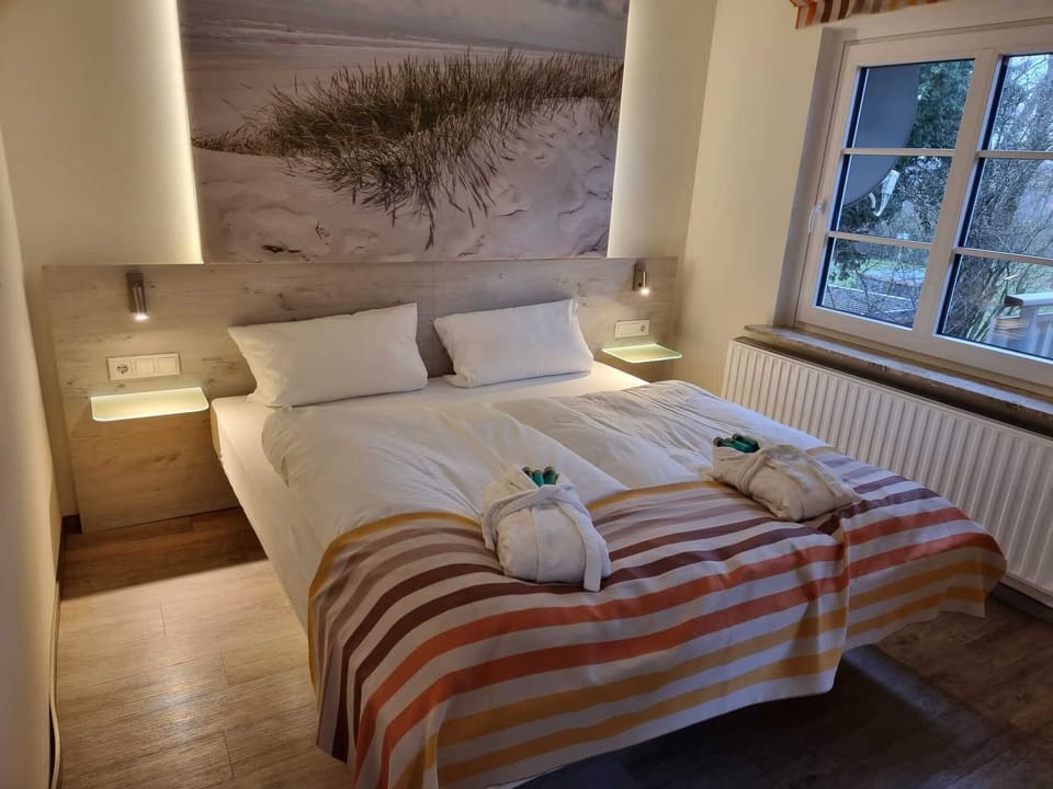 Hypo-allergenic bedding, in-room safe, desk, laptop workspace