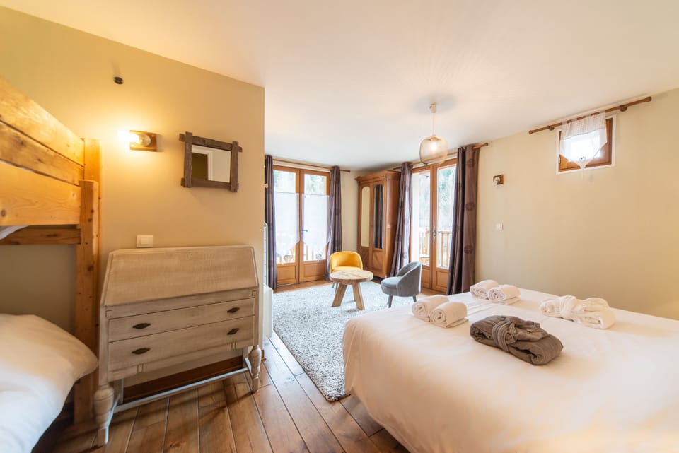 Family Quadruple Room, Ensuite, Mountain View (Marmottes)