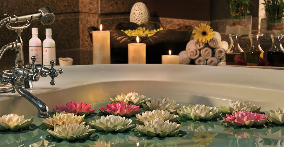 Sauna, hot tub, steam room, body treatments, aromatherapy, body wraps