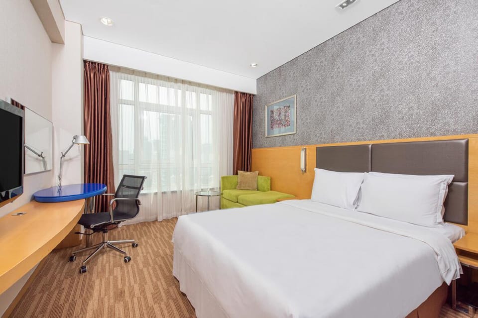 Premium bedding, minibar, in-room safe, desk