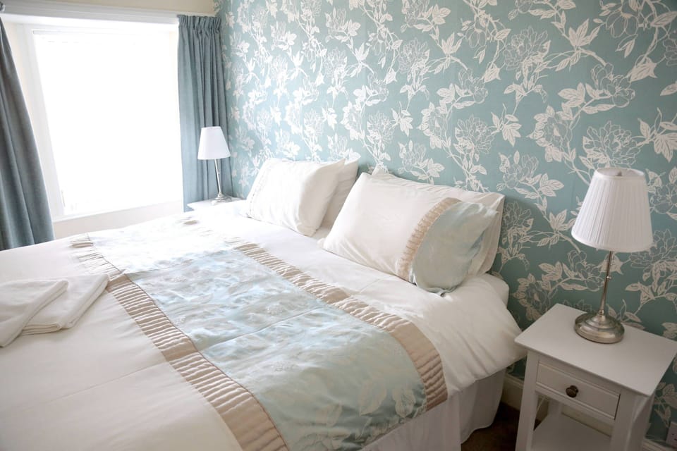 Double Room | Iron/ironing board, free WiFi, bed sheets