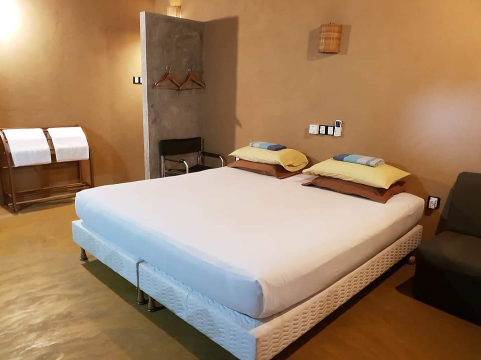 Pillowtop beds, minibar, soundproofing, free WiFi