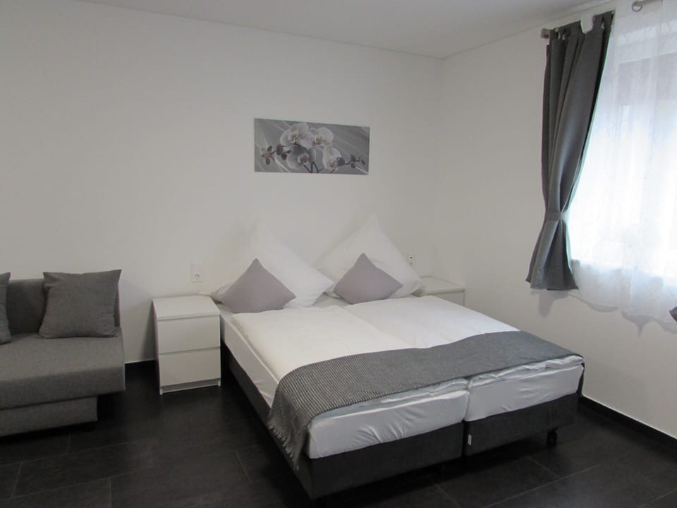 Standard Studio | Blackout drapes, WiFi (free), bed sheets