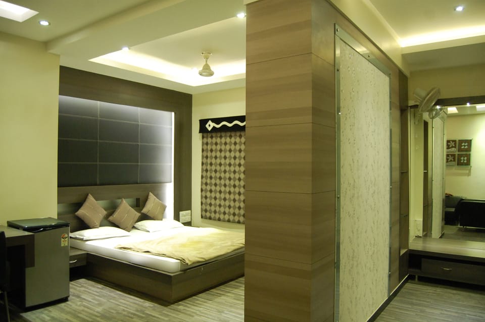 VIP Executive Room | Desk, WiFi (free)