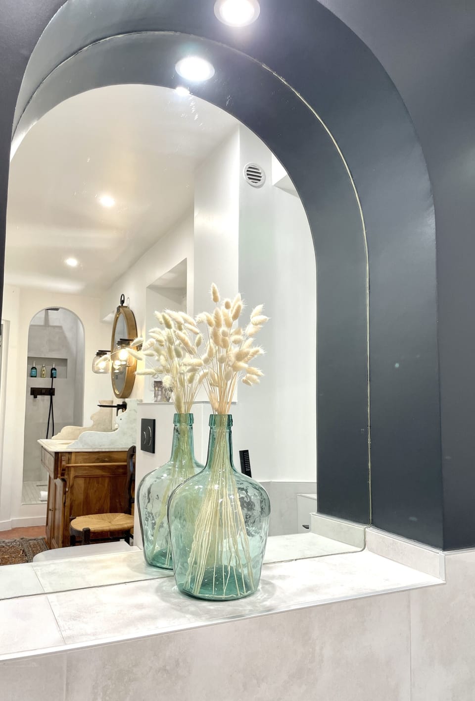 Suite (Espagnole) | Bathroom | Designer toiletries, hair dryer, towels