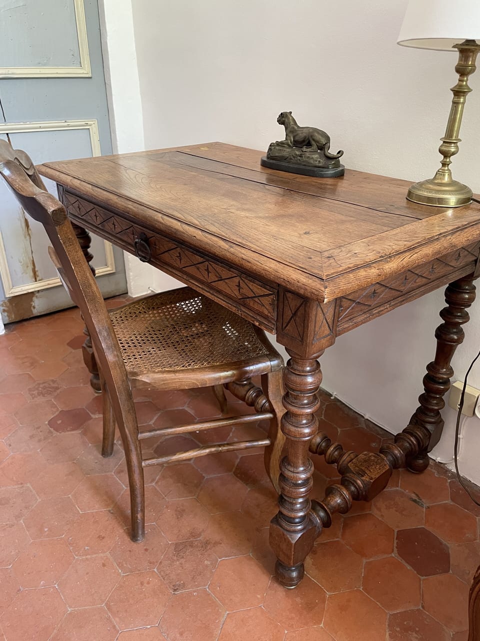 Suite (Tric Trac) | Living area | 123-cm flat-screen TV with digital channels, TV