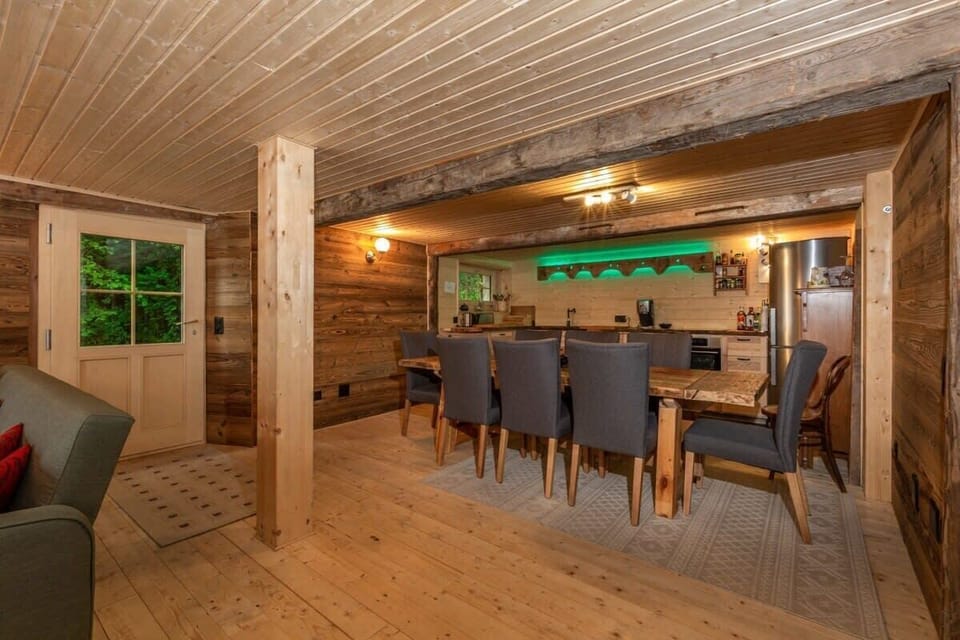 dining room with Knight table