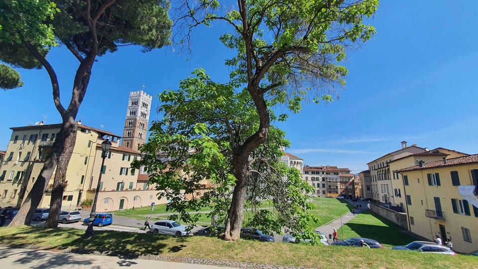 Sky, Building, Daytime, City, Residential Area, Facade, Neighbourhood, Architecture, Town, Urban Design