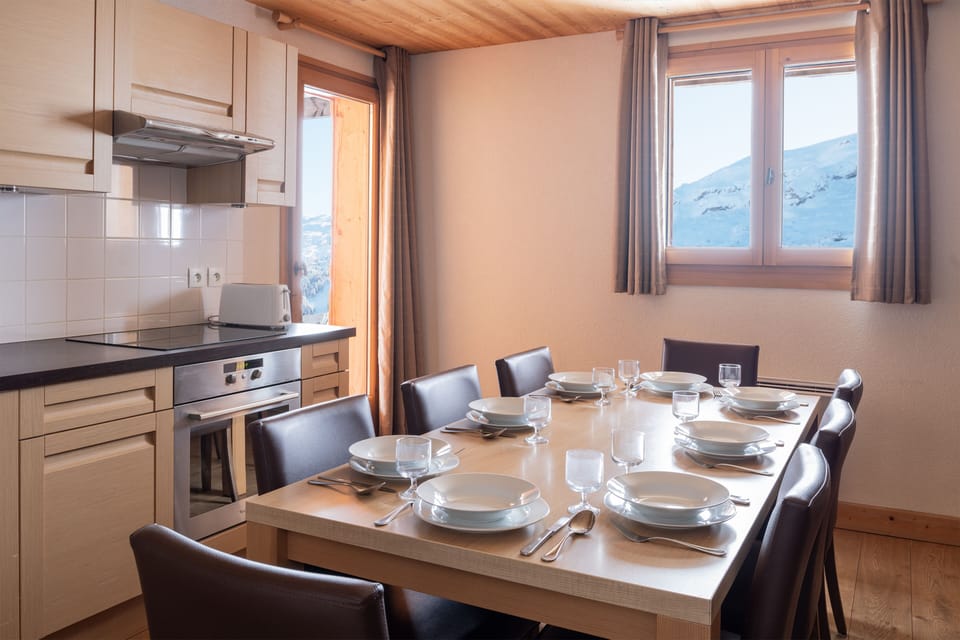Apartment, 3 Bedrooms | In-room dining