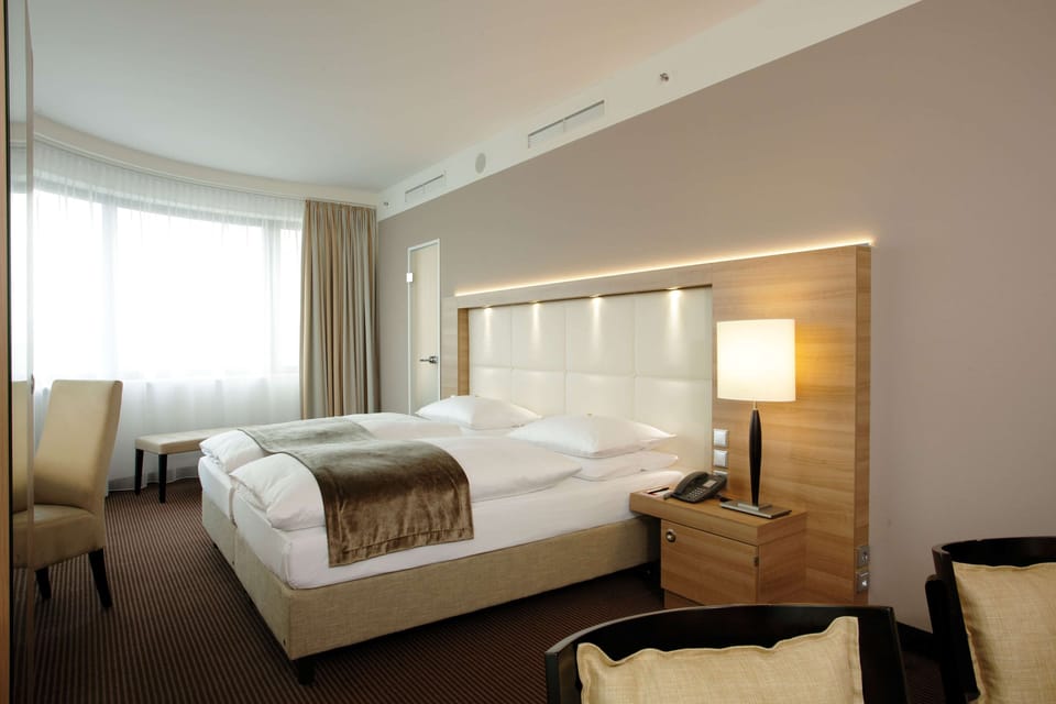 Comfort Double or Twin Room | Hypo-allergenic bedding, in-room safe, desk, blackout drapes