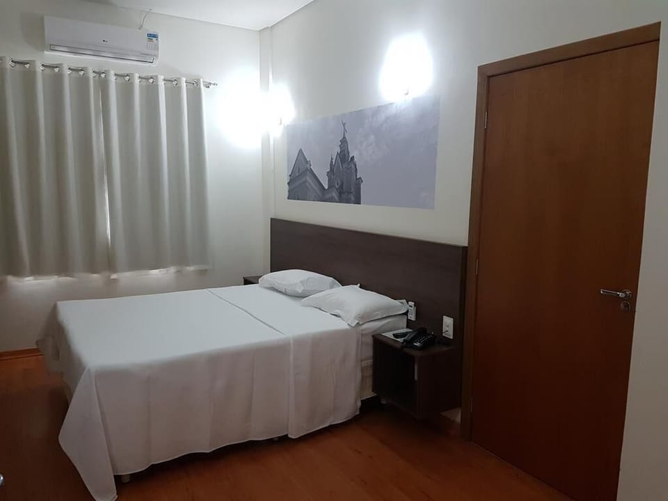 Double Room | Minibar, blackout drapes, free WiFi, bed sheets