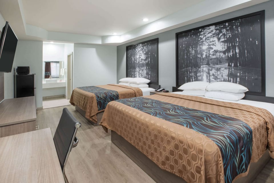 Room, Multiple Beds, Non Smoking | Desk, cribs (free), rollaway beds (surcharge), WiFi (free)