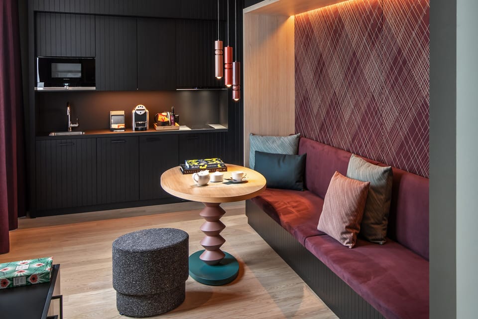 Deluxe Room, 2 Twin Beds (Grand) | Living area | 43-inch flat-screen TV with digital channels, TV, Netflix