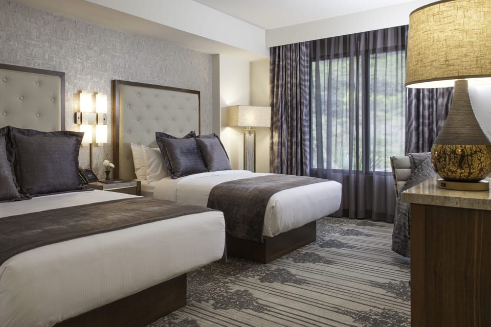 Premium bedding, in-room safe, desk, laptop workspace