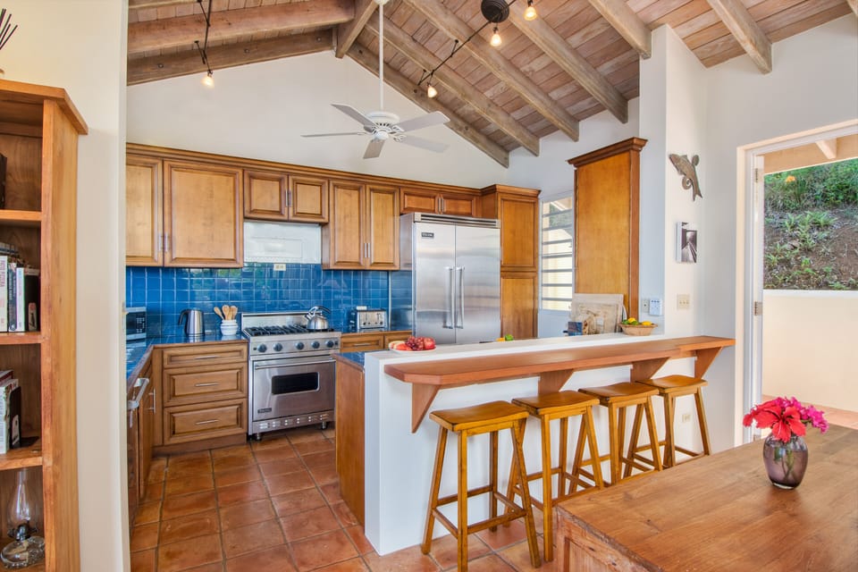Gourmet standard stainless appliances with breakfast bar to socialize. 