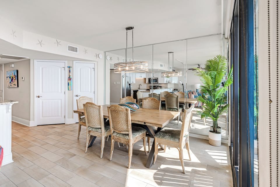 Large dining area for everyone to enjoy.