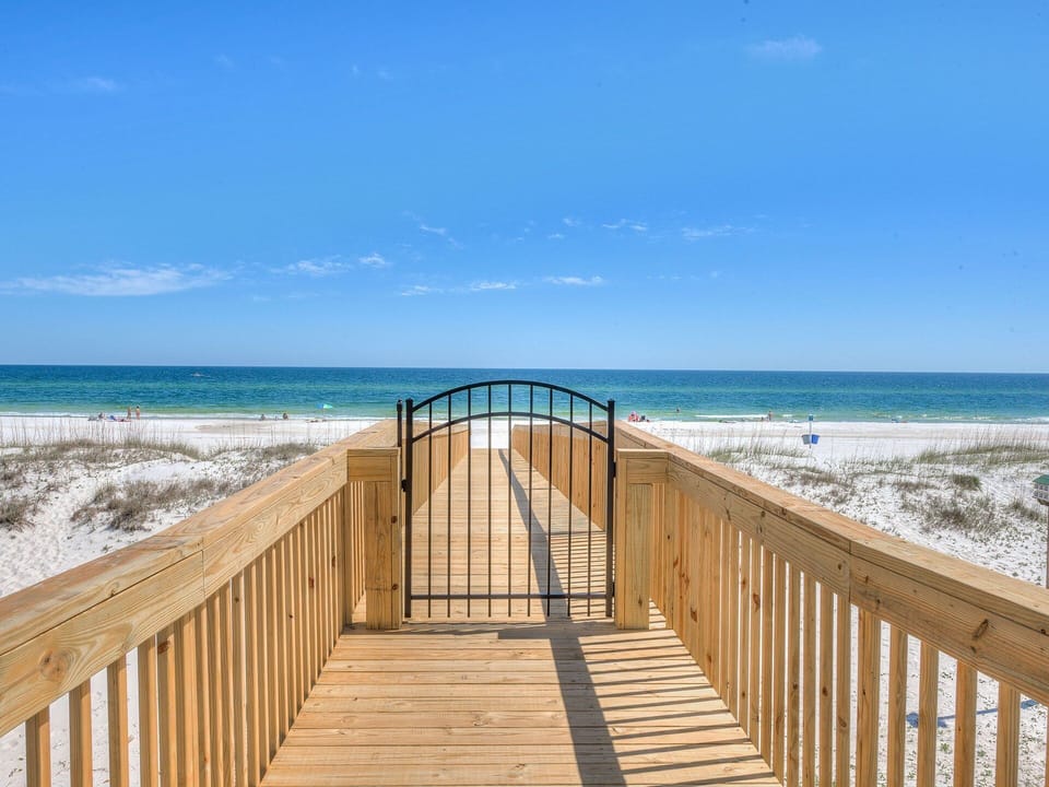 Wits End East Beach Walkover with Gate