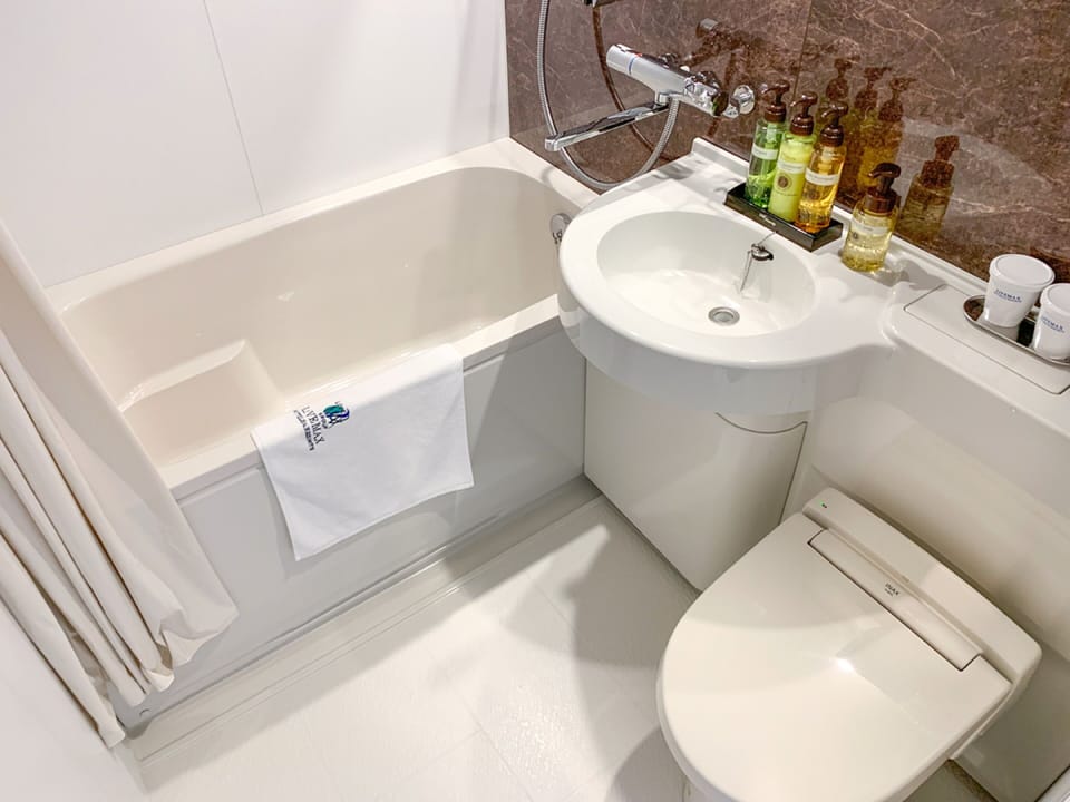 Combined shower/tub, free toiletries, hair dryer, slippers
