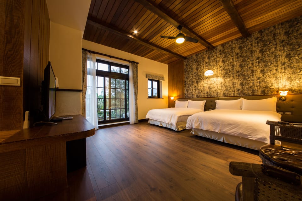 Quadruple Room (302) | Desk, blackout drapes, free WiFi, bed sheets