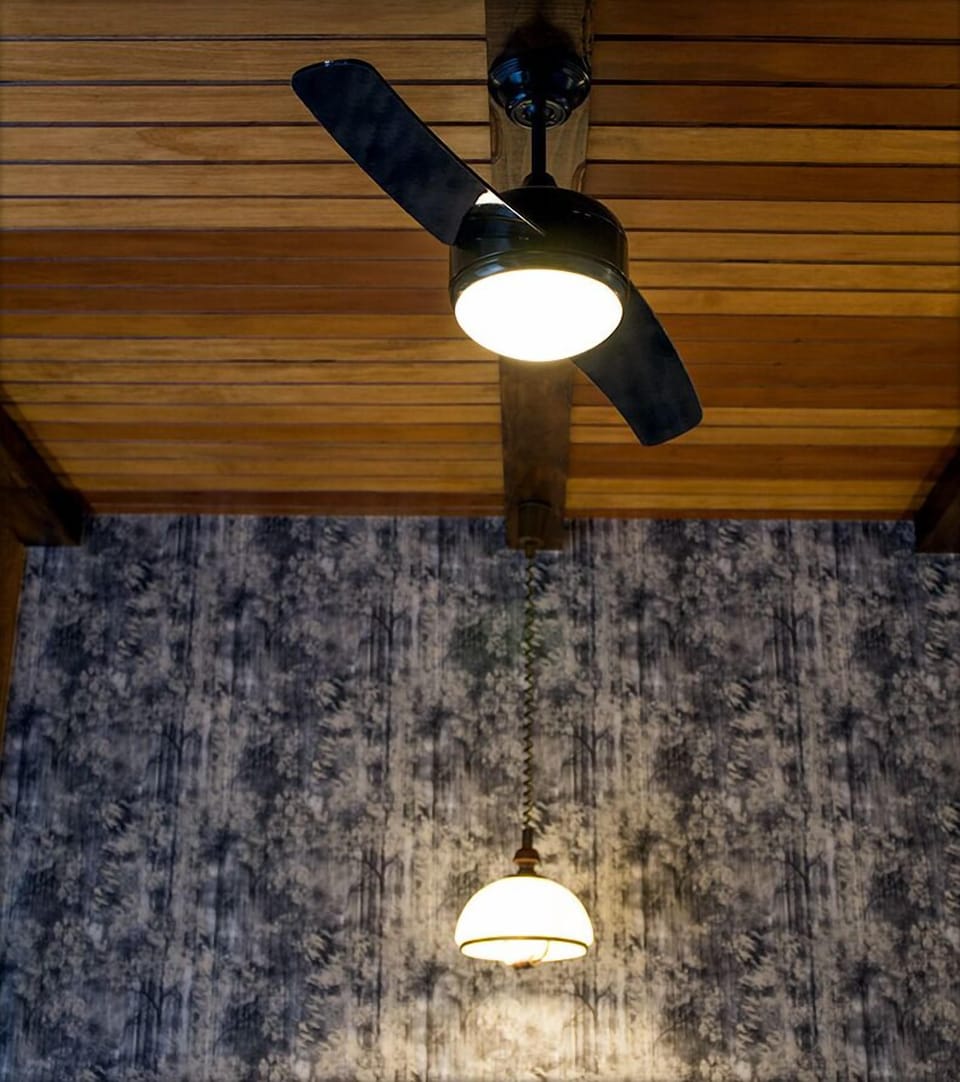 Quadruple Room (302) | Desk, blackout drapes, free WiFi, bed sheets