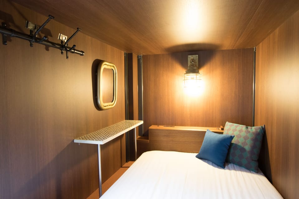 Mixed Capsule Room | Free WiFi, bed sheets