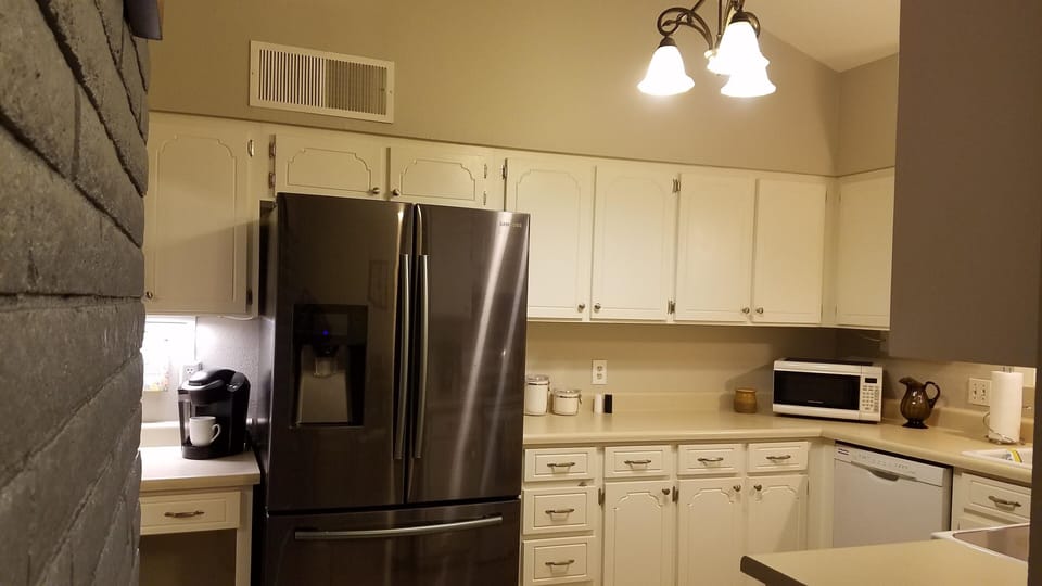 Kitchen/Refrigerator