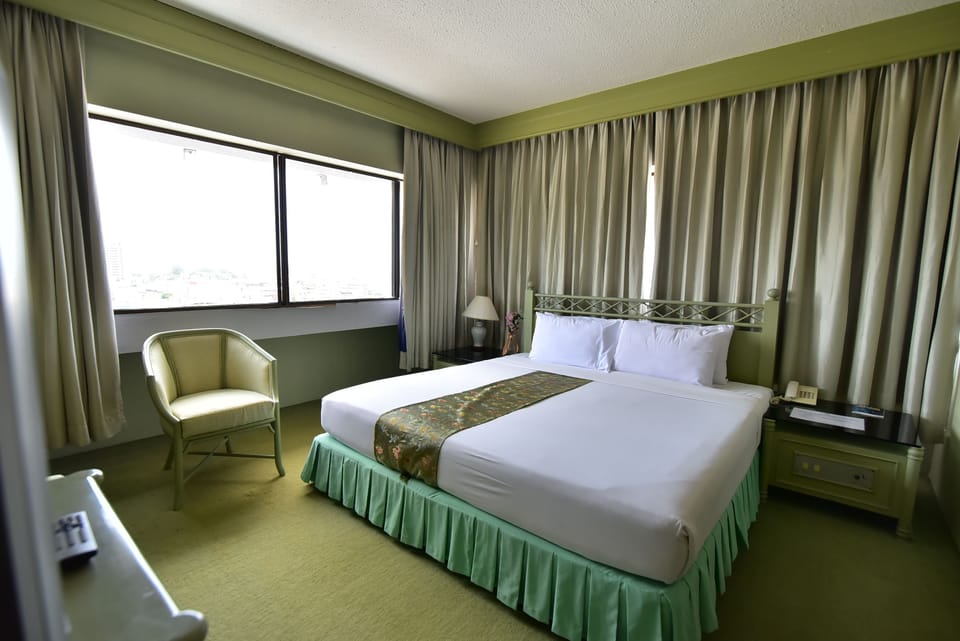 Suite (Salila) | Premium bedding, in-room safe, desk, blackout drapes