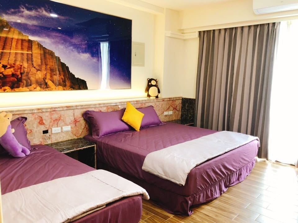 Blackout drapes, soundproofing, free WiFi, bed sheets