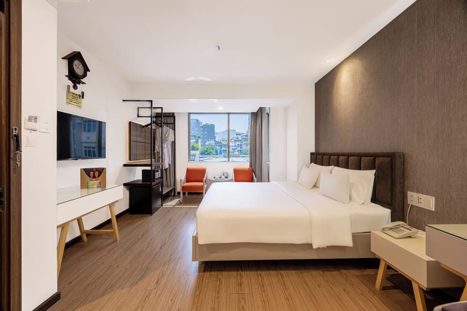 Premium Deluxe Double | In-room safe, desk, iron/ironing board, free WiFi