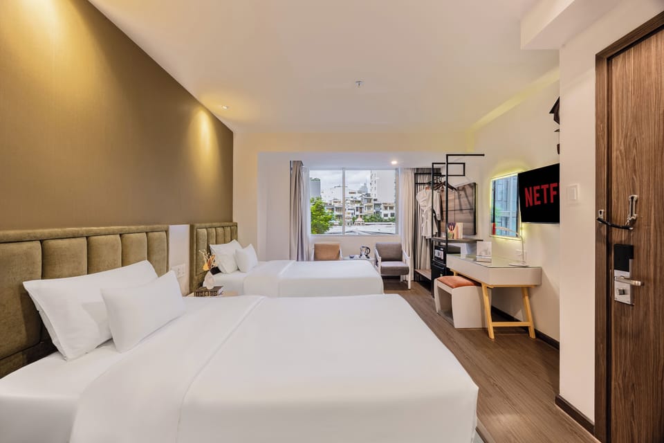 Premium Deluxe twin | In-room safe, desk, iron/ironing board, free WiFi