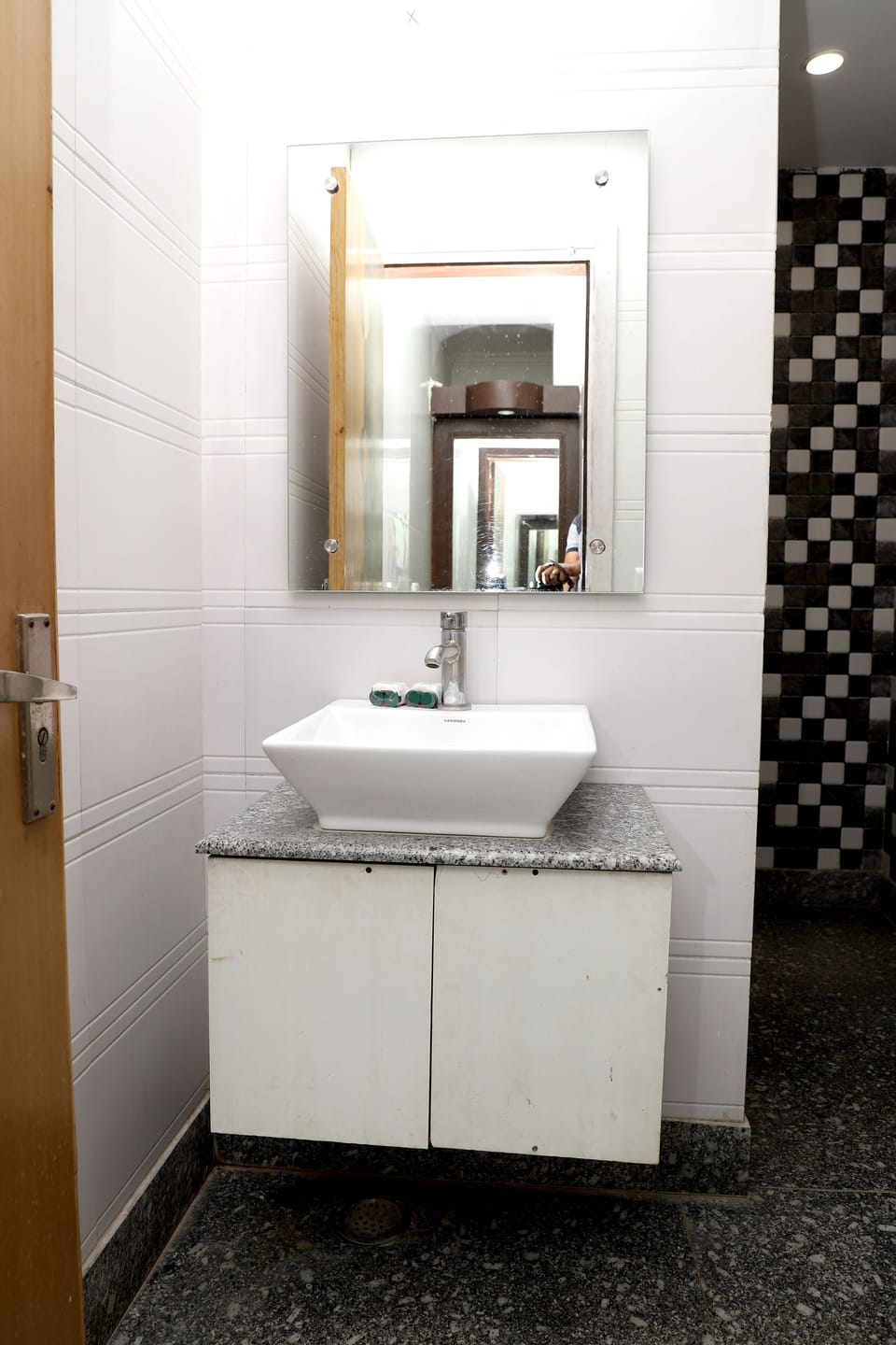 Bathroom sink