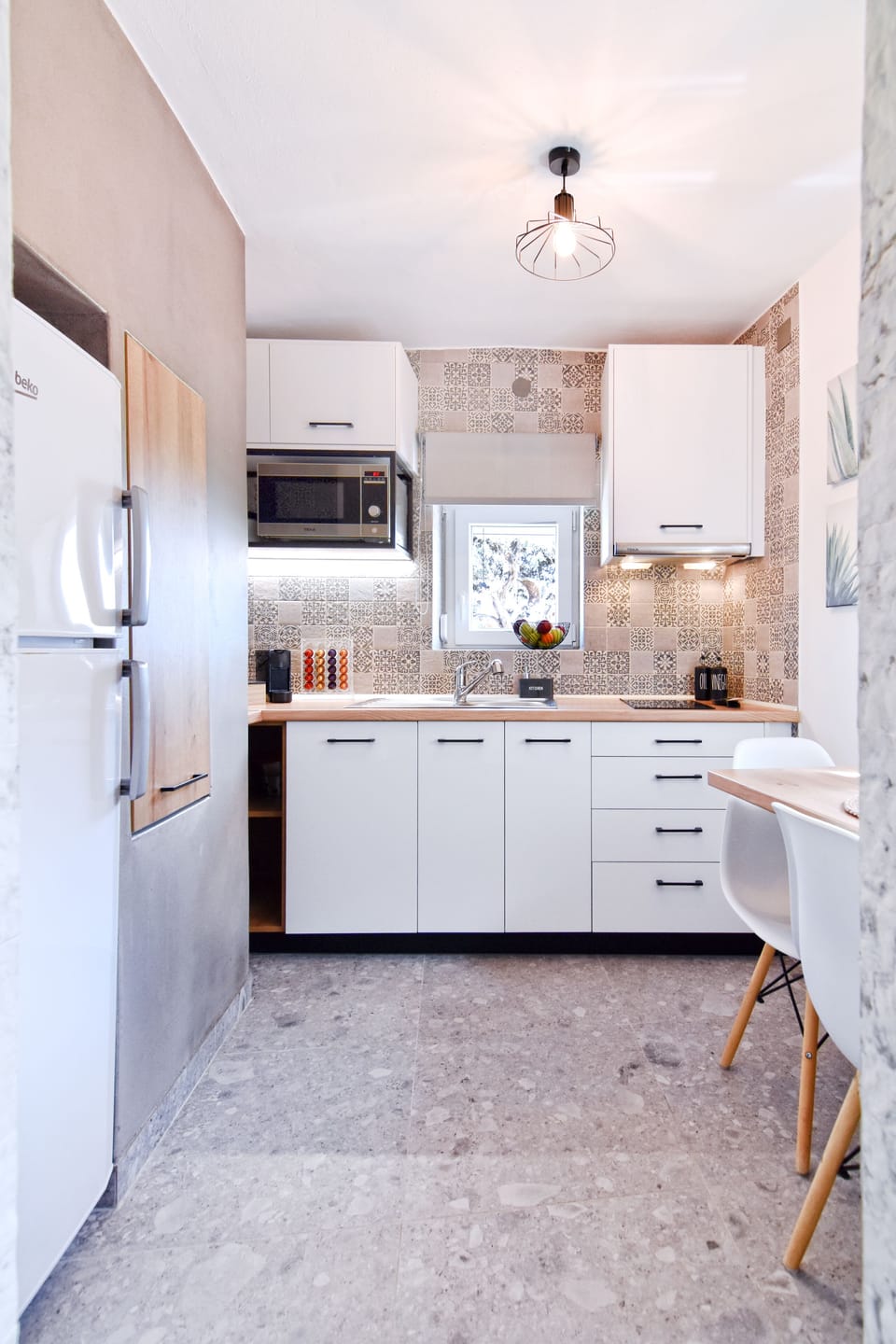 Apartment, 1 Bedroom | Private kitchen | Fridge, microwave, oven, stovetop