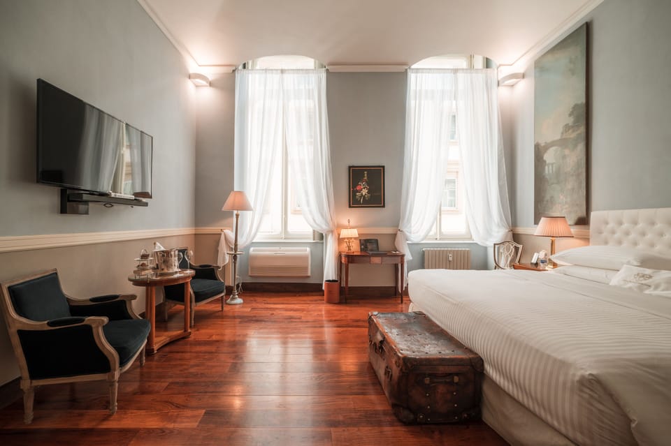 Junior Suite | Free minibar, in-room safe, desk, laptop workspace