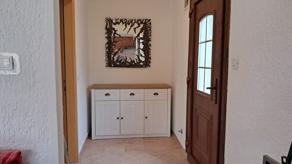 Comfort Bungalow | Living area | 34-inch LCD TV with satellite channels, TV