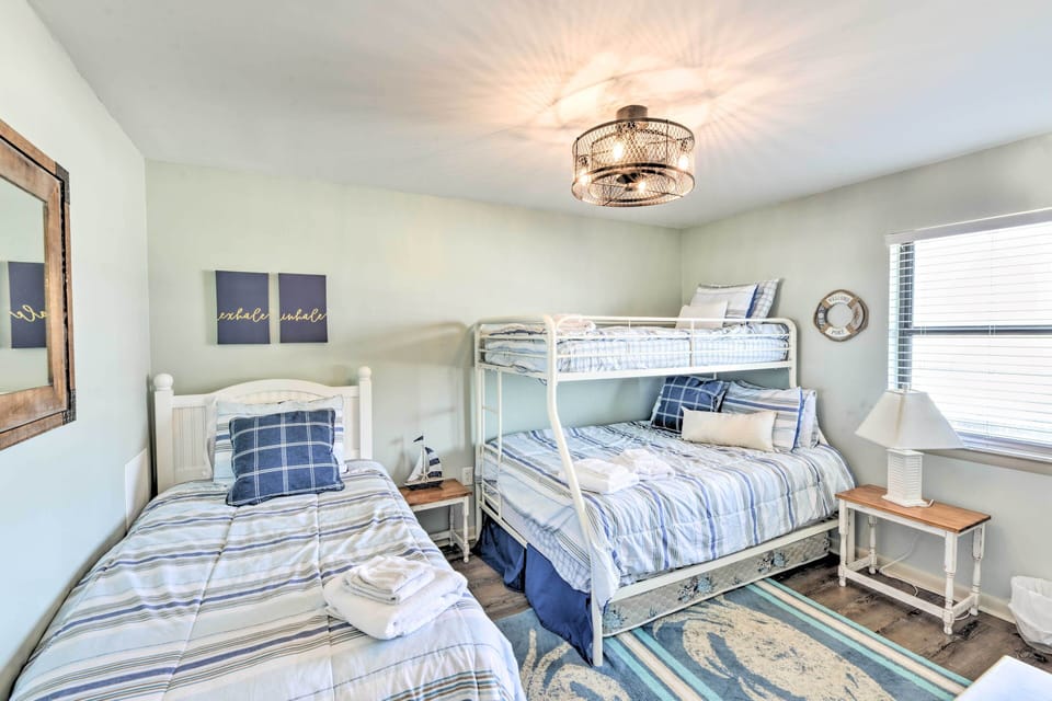 Bedroom 2 | Twin/Full Bunk Bed | Twin Bed