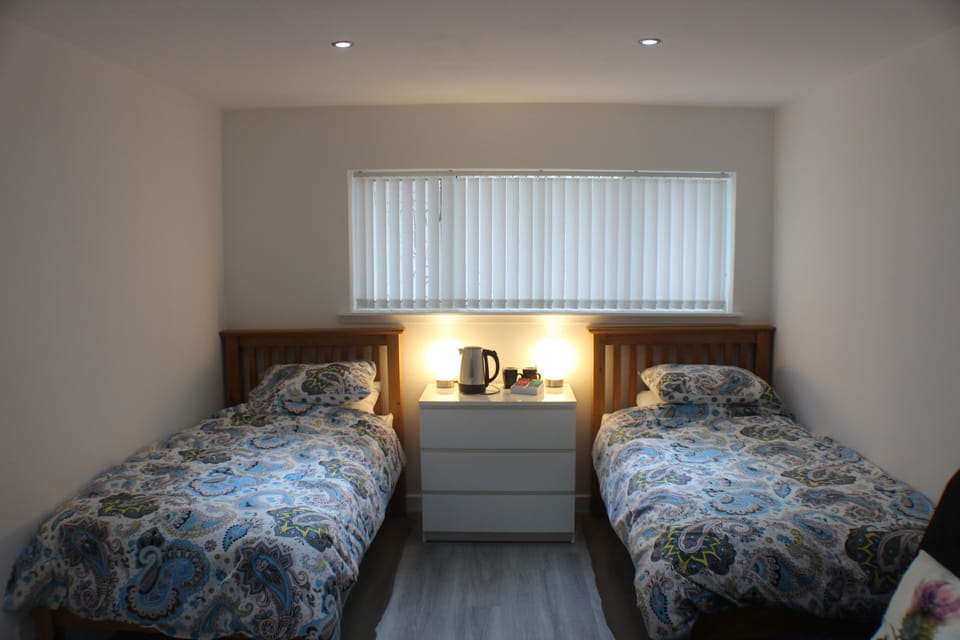 Twin Room, Shared Bathroom (Medium Twin Room) | Bed sheets