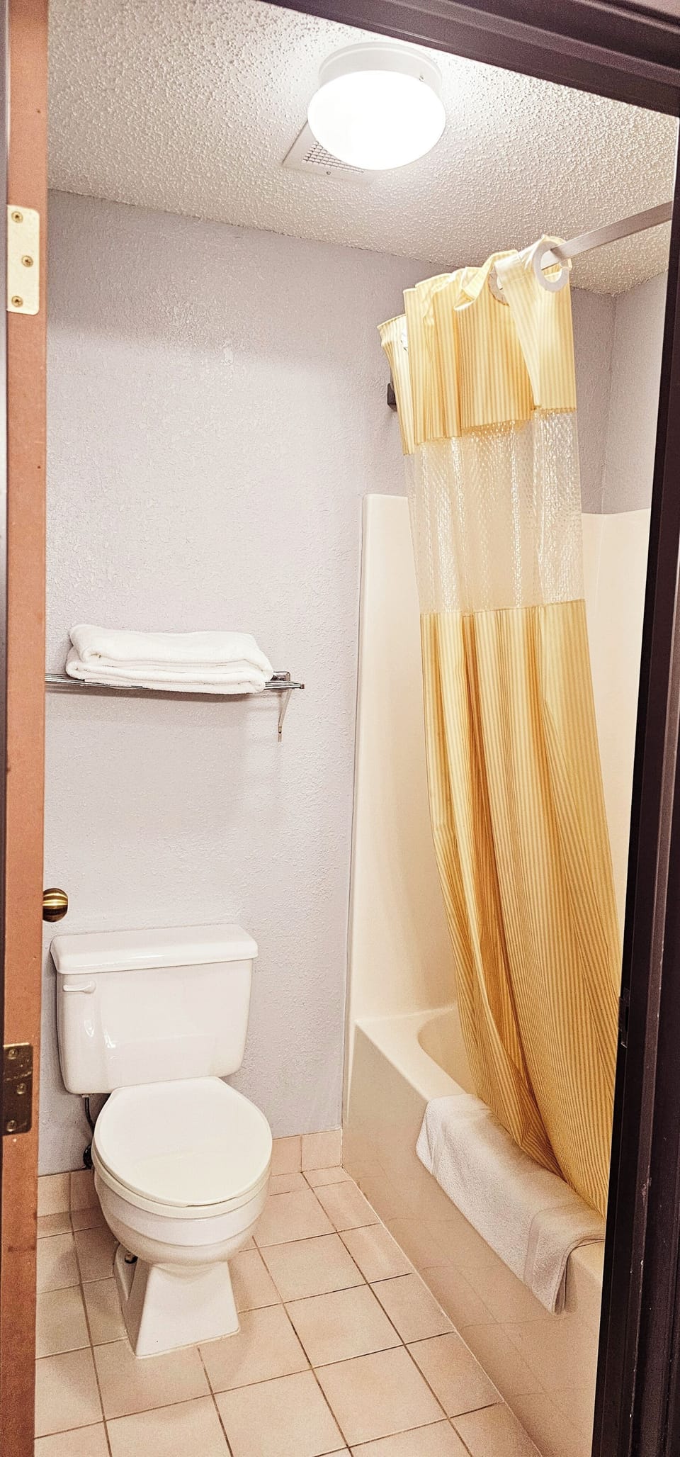 Room, 2 Queen Beds, Non Smoking | Bathroom | Combined shower/tub, spring water tub, free toiletries, hair dryer