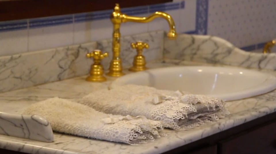 Family Quadruple Room (Max) | Bathroom | Free toiletries, hair dryer, bidet, towels