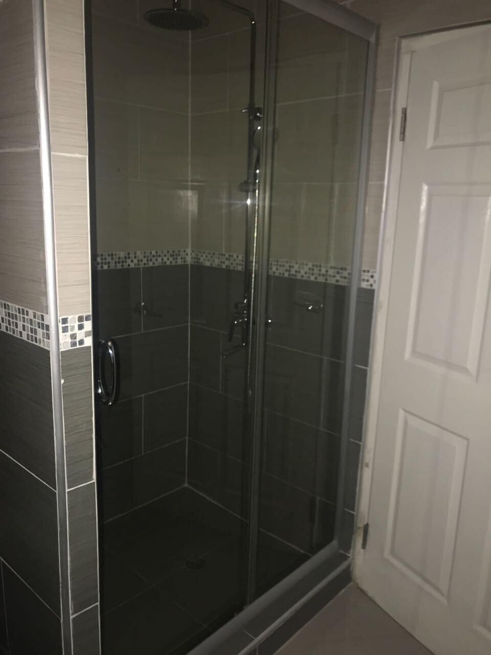 Family Apartment, Non Smoking | Bathroom shower