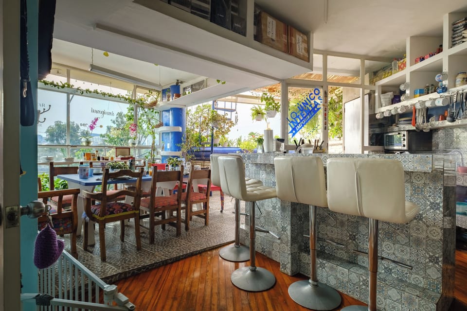 PROSPERIDAD, 4 PAX, BALCON, BAÑO COMPARTIDO, DOGS OK | Dining room