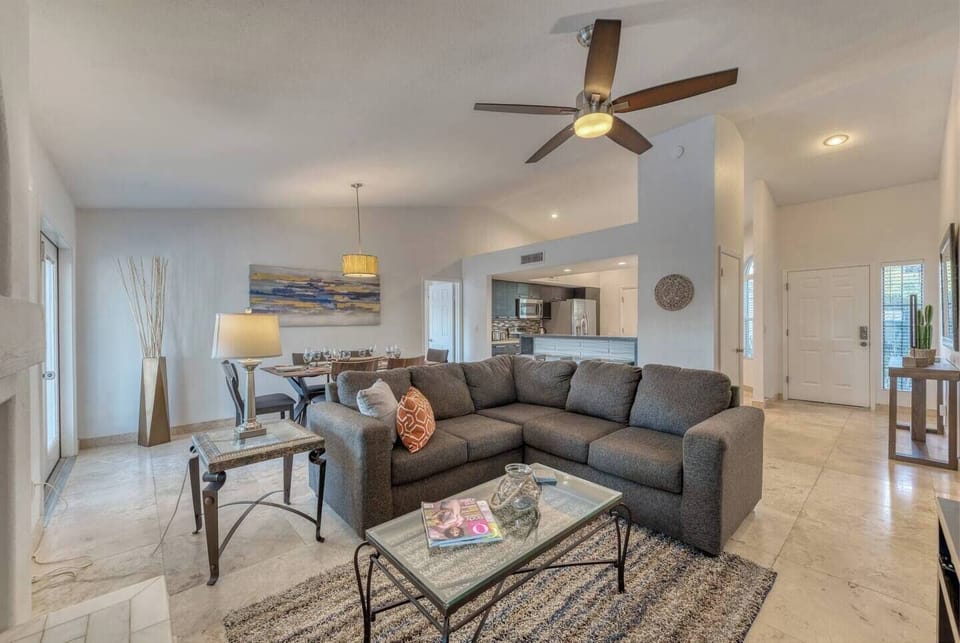 Open living room with vaulted ceiling (Smart TV)